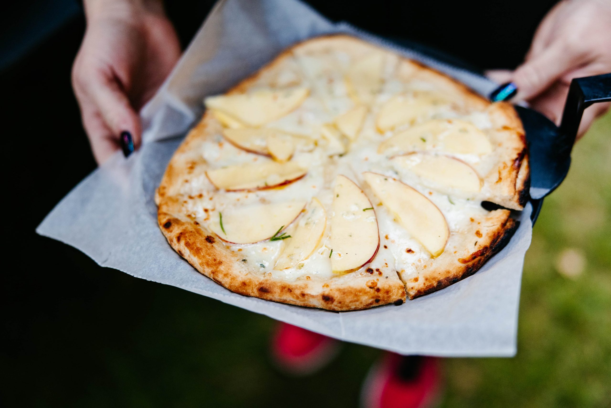 Pizza from a food truck, another fun wedding trend