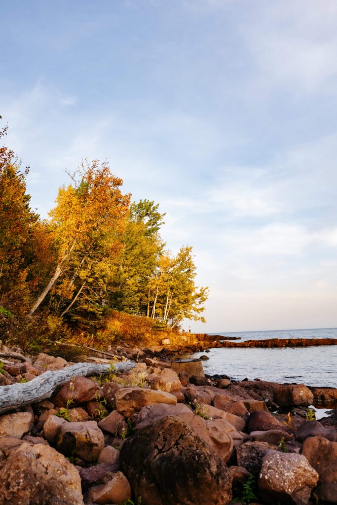 Rocks and colorful trees in the autumn on the shores outside of grand superior lodge wedding venue